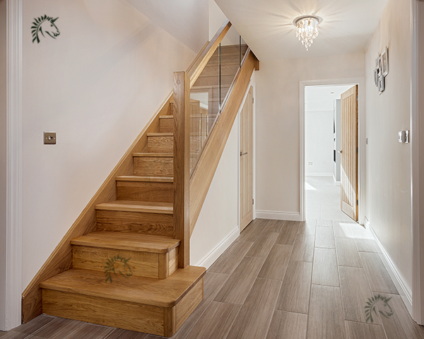 Preston Oak staircase with embedded glass panels